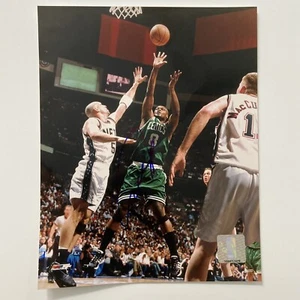 Antoine Walker Signed Boston Celtics 8x10 Basketball Photo With COA - Picture 1 of 3
