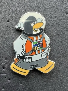 Disney Club Penguin Trading Pin 2010 Super Astronaut - Picture 1 of 3