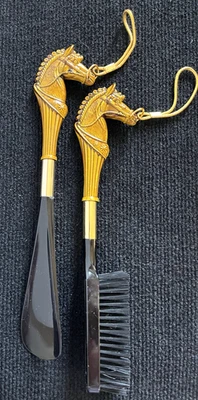 Juego de cepillos de cuerno y pelusa cabeza de caballo de colección (hecho en Japón años 70) ¡en EXCELENTE ESTADO! Foto 1 de 4