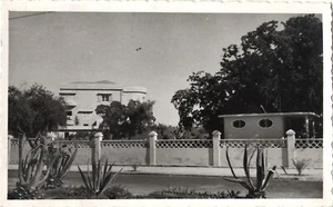 MADAGASCAR Palais Résidentiel Carte-Photo Tuléar adressée à Gil Georges 18-8-56 - Picture 1 of 2