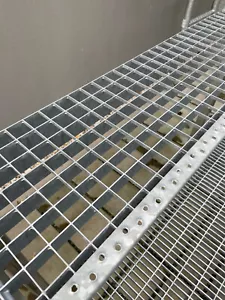 Press-Industriestufe Gitterroststufe MW 33/33 verzinkt - Treppe Stufe Rost Tritt - Bild 1 von 3