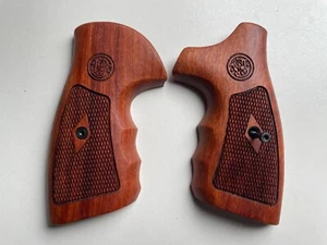 New Grip Handle For S&W, K/L  ROUND BUTT 686 Diamond checker Hardwood - Picture 1 of 7