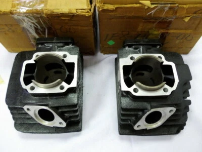 Yamaha RD200 RD200DX Cylinder Block L/R NOS CYL Barrel 1E8-11311-00 1E8-11321-00 - Image 1 of 4