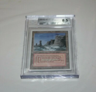 Plateau - Revised - MTG - Magic The Gathering - 1994 -NM-MT GRADE  8.5  - Image 1 of 2