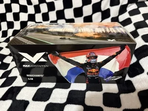 Red Bull F1 RB16B 33 Max Verstappen Dutch GP 2021 World Champion 1:18 MINICHAMPS - Picture 1 of 5