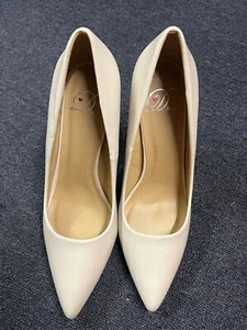 Zapatos de tacón blancos talla 10 sin nombre son muy bonitos y nunca usados  - Imagen 1 de 6