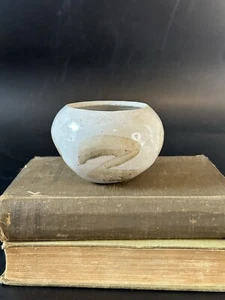 Small handmade pottery planter rounded triangular organic shape. - Picture 1 of 13