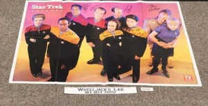 Cast of Star Trek Voyager Signed AUTOGRAPHED Poster Beltran Mulgrew Picardo - Picture 1 of 1