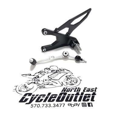 2023 20-24 YAMAHA YZF R1 OEM JUEGO TRASERO IZQUIERDO ESTRIBA CON PALANCA DE CAMBIOS Foto 1 de 4