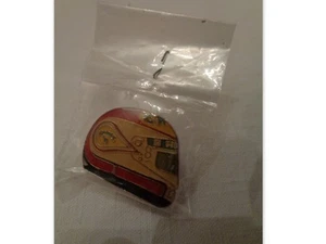 PINS CAR VOITURE CASQUE CAMEL - Foto 1 di 1
