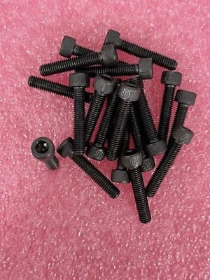 10-32X1" TORNILLO TAPA ZÓCALO SS NEGRO (LOTE DE 20) Foto 1 de 3