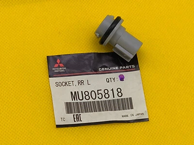 MU805818 SOCKET,LICENSE PLATE LAMP Fit for Mitsubishi ASX Outlander 2010- - Image 1 of 4