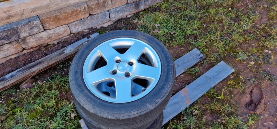 Alufelgen Rondell 4X100 15 Zoll, Opel Corsa C , VW Usw.  - Bild 1 von 2