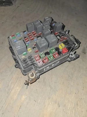 06 Chevrolet GMC SILVERADO SIERRA LLY LBZ КОРОБКА РЕЛЕ ПРЕДОХРАНИТЕЛЯ ПОД КАПОТОМ 15216917-02 - Изображение 1 из 4