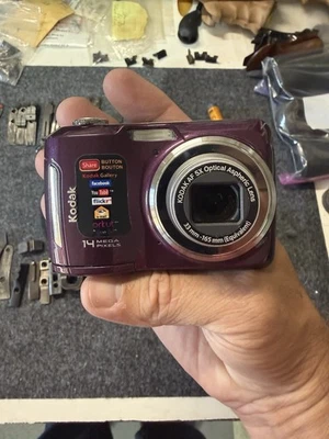 Kodak EasyShare C195 Digital Camera 14MP 5x Zoom Purple - TAKES AAs - Working - Image 1 of 4