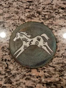 Montaña rusa de caballo firmada por Jeremy Diller Art Pottery Spirit - Imagen 1 de 4