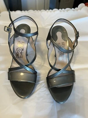 "Salvatore Ferragamo Italia Mujer 6 G Gris Metálico Correa al Tobillo Sandalias 4"" Tacones" Foto 1 de 4