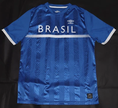 Camiseta azul manga corta gráfica atlética con logotipo Umbro para hombre talla mediana Foto 1 de 4
