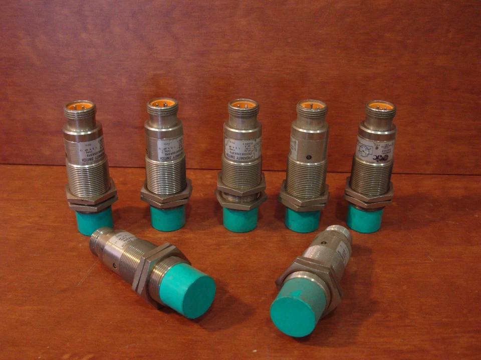 Interruptor de proximidad General Electric CR215DB30UA3PD Foto 1 de 4