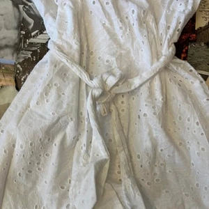 Schönes Maxikleid mit Ösen - Bild 1 von 6