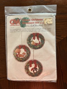 NEW Vintage 1979 CM Crewel Christmas Ornament Kit Furry Friends #7100 SEALED - Picture 1 of 2