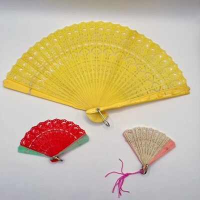 Antiguo ventilador plegable de cinta perforada de celuloide brisa aspecto 3 Hong Kong China Foto 1 de 4