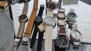 JOBLOT  QUARTZ WATCHES MIXED  UNTESTED SPARES REPAIR L5