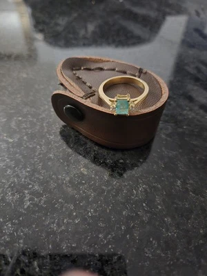 18k Yellow Gold Colombian Emerald 1.5 cts With Diamonds  4 mms - Image 1 of 4