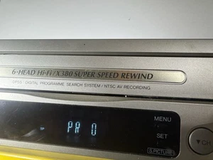 Reproductor de VCR Sharp VC-H705X (no probado) se ilumina - Imagen 1 de 10