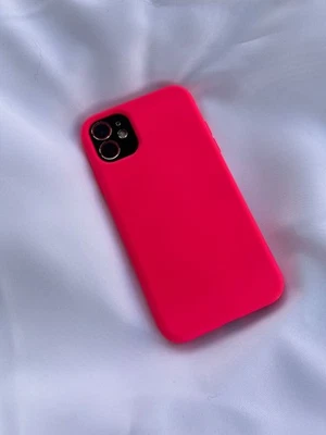 iphone 11 128gb rojo, con 5 fundas, y pantalla protectora  - Imagen 1 de 4