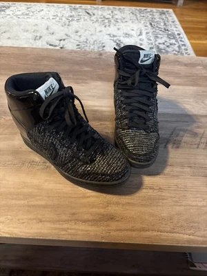 Nike negro/plateado Sky High Dunks para mujer Foto 1 de 4