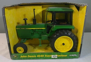 1999 Ertl John Deere Traktor 4040 Maßstab 1:16 #5133 Neu in OVP - Bild 1 von 4