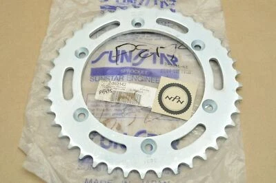 Roda dentada traseira de aço NOS Suzuki DR650 DR400 DR350 DR250 RM250 42T - Imagem 1 de 4