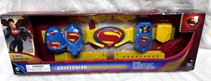 DC COMICS KRYPTONIAN ARMOR UTILITY BELT - THINK WAY TOYS - Foto 1 di 20