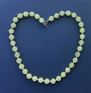 24 Zoll Limettengrün Naturstein Halskette mit Silber Zwischenring Perlen NKL990016 - Bild 1 von 1