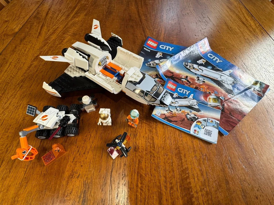 LEGO CITY: Mars Research Shuttle (60226), Excellent pre-owned, Complete, No Box - Image 1 of 4