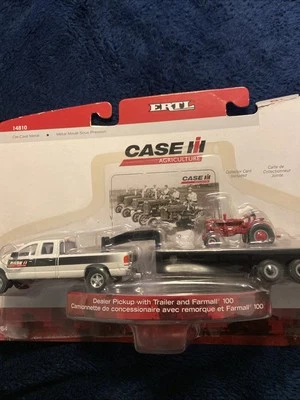 ERTL 1/64 Estuche Dodge RAM Concesionario Pickup Blanco con Remolque y Tractor Foto 1 de 4