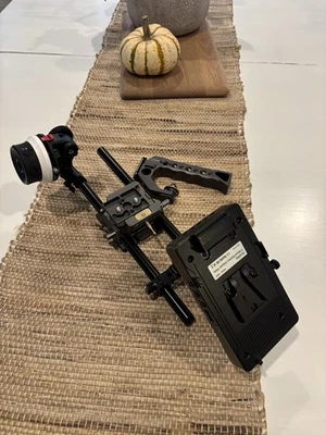 TILTA POCKET FOCUS - ¡COMBO de placa de batería y placa base con montaje en V!! Foto 1 de 4