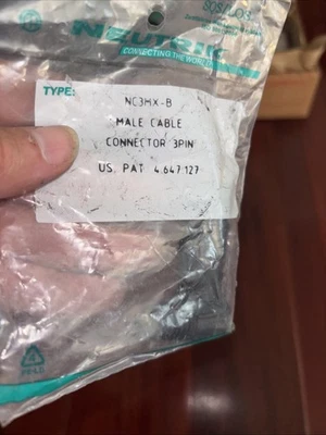 Conector macho Neutrik NC3MX-B XLR novo estoque antigo - Imagem 1 de 2