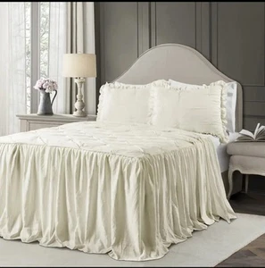 Queen Size Cream Spread With Shams - Picture 1 of 1
