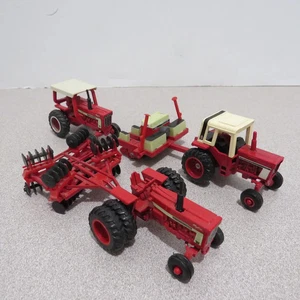 Gruppo agricolo Ertl IH #1 1/64 IH-01-G - Foto 1 di 4