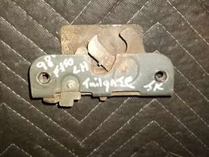 98' Ford F-150 LH Driver Side Tailgate Latch OEM - Picture 1 of 7