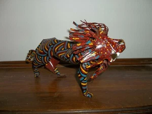 ZIMBABWE METAL LION SCULPTURE FIGURINE - Picture 1 of 2