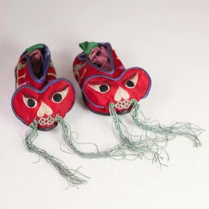 Pair of Antique Chinese Handmade Embroidered Tiger Head baby Shoes / SS901 - Picture 1 of 8