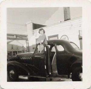 Vintage Foto schöne Frau antikes Auto - Bild 1 von 2