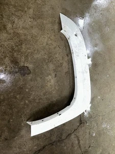 2007-2014 Chevrolet Tahoe Suburban Avalanche FRT LH Driver Fender Flare OEM NEW - Picture 1 of 4