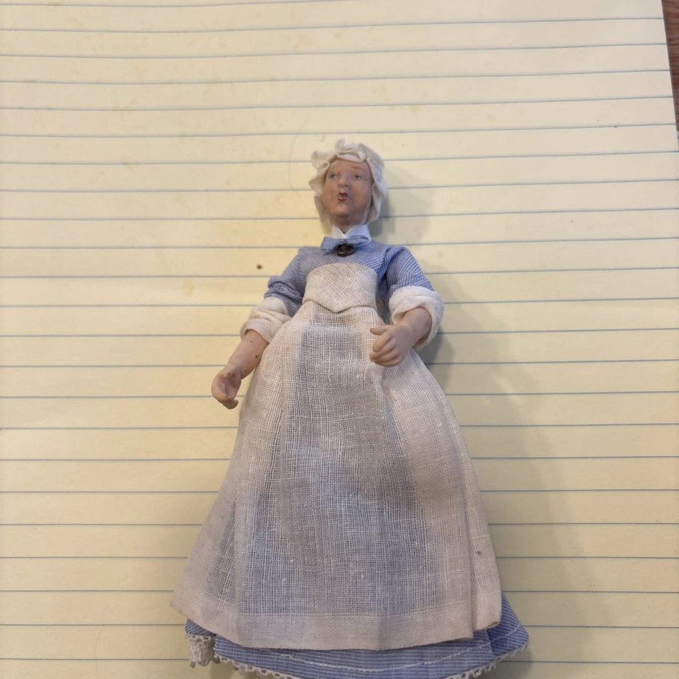 Casa de muñecas muñeca miniatura victoriana dama criada cocinera figura de resina 1:12 difícil de encontrar Foto 1 de 3