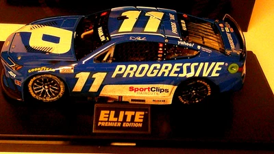 Denny Hamlin #11 Progressive Martinsville Win Premier 1:24 Elite 2025 Foto 1 de 4