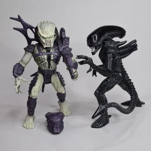 Aliens Vs Predator Purple Renegade Predator + Warrior Alien Actionfigur Kenner - Bild 1 von 14