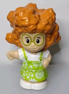 Fisher Price Little People 2012 Sofie rote Haare Mädchen grün Kleid Brille - Bild 1 von 6